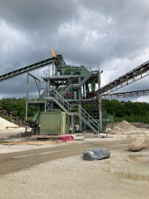Mise en route avec succès d’une tour à criblage complèt vendu et fourni par Lutze Process Benelux. La tour de criblage est equippée de 2 cribles à 2 étages marque Stichweh