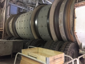 Lutze Process levert en installeert nieuwe meenemers + slijtbekleding kant in -en uitlaat op wastrommel diameter 3m x lengte 9m in een steengroeve. Alle werken werden uitgevoerd binnen de opgegeven krappe tijdspanne.